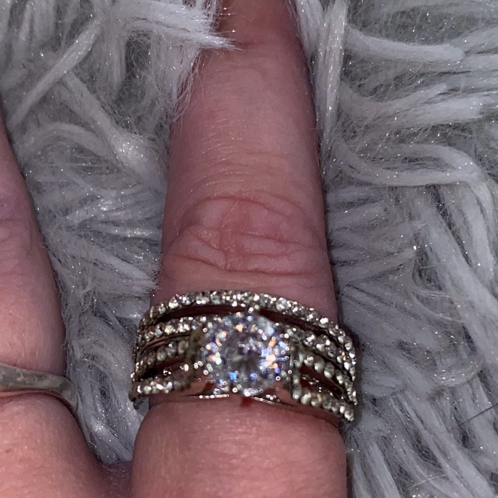 🔥ENGAGMENT RING🔥 - Picture 4 of 4